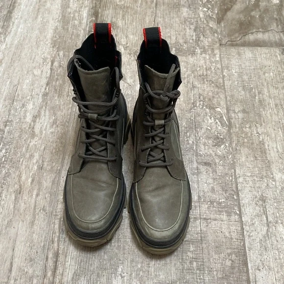 Sorel Women's Boots in Olive and Black - Picture 2 of 9